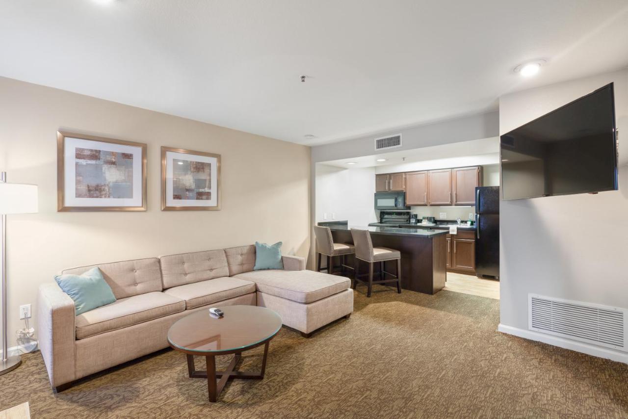 Chase Suites Brea-Fullerton - North Orange County Екстер'єр фото