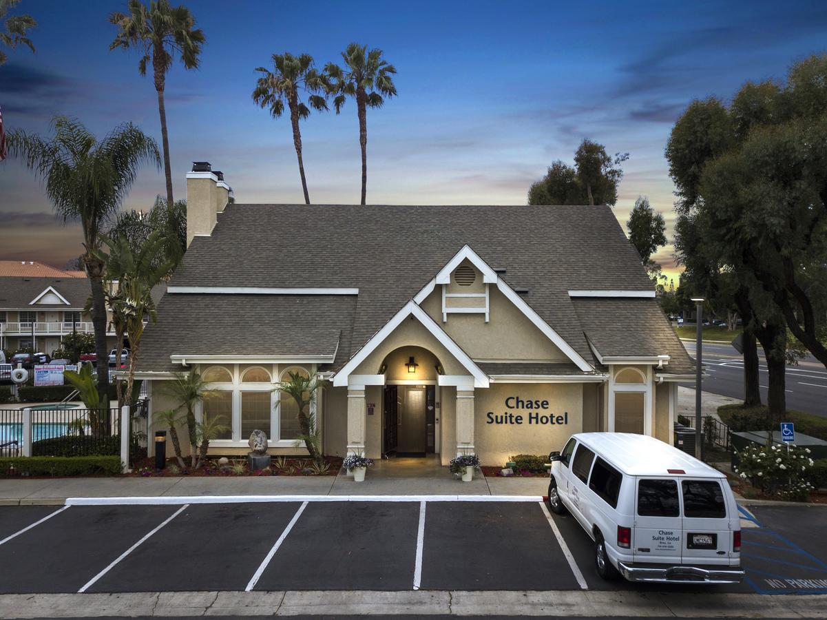 Chase Suites Brea-Fullerton - North Orange County Екстер'єр фото